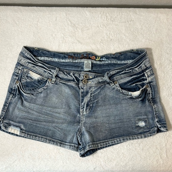 Mudd Women’s Jean Shorts with Distressing Juniors Size 15 - Picture 1 of 6